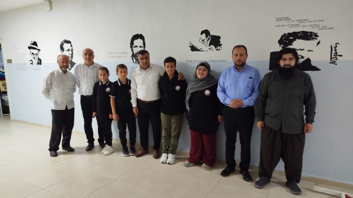 OKULUMUZ ÖĞRENCİLERİNE FORMA DESTEĞİ